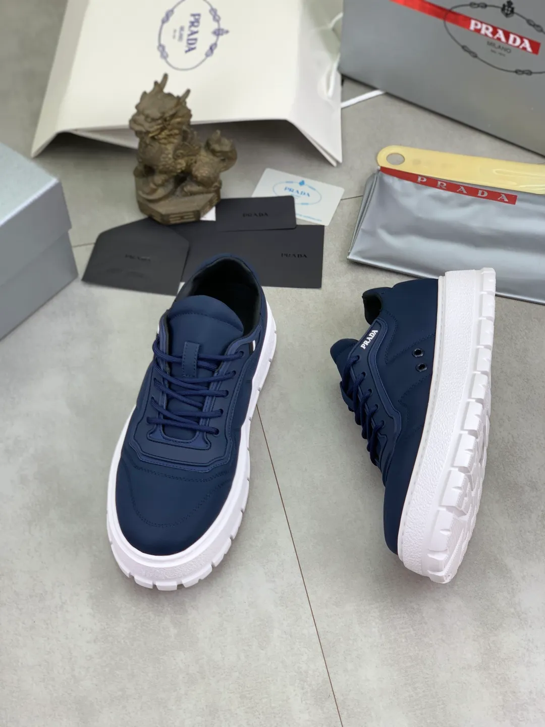 Men's men's shoes 💰P580💰 [New style] popular models are on the official website, 🆘 Trendy brand (Prada) mainly promotes popular models, avant-garde and versatile fashionable men's shoes private version mold opening, cowhide surface splicing 1:1.. Fashionable and simple, original imported cowhide lining cowhide feet; the atmosphere and personality are more fashionable, eye-catching and pursuing class. It will subvert the old idea and be a must-have for fashionistas with you! Must keep it for yourself! Tall and comfortable, large and low, high-end quality workmanship. Number of yards: 38-45 4️⃣optional.